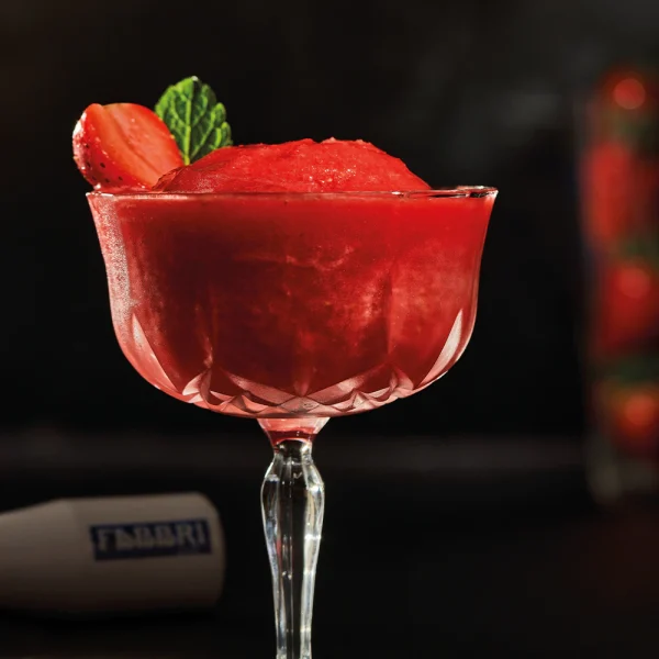 Drink com Xarope Fabbri Morango com Polpa Plus 1 Litro Mixybar Fragola Plus Concentrado Profissional