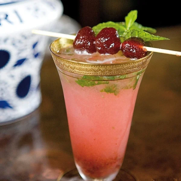 Drink com Xarope Fabbri Morango 560 ml Sciroppo Fragola Concentrado Profissional